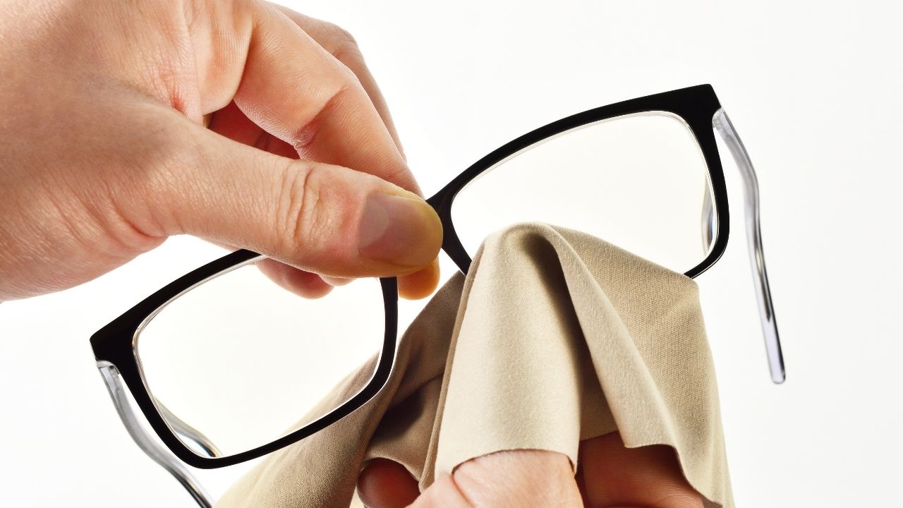 Receita de produto caseiro para limpar lente de óculos