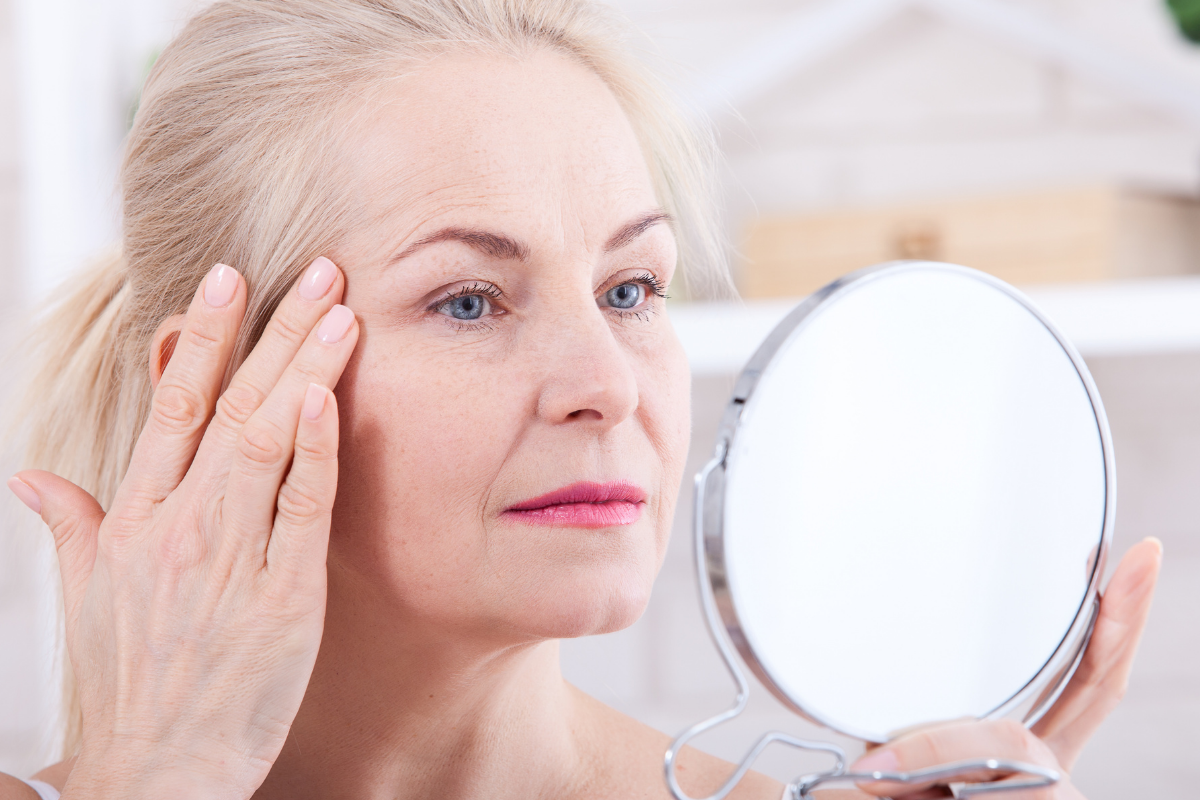 Aprenda a como cuidar da pele do rosto depois dos 50 anos