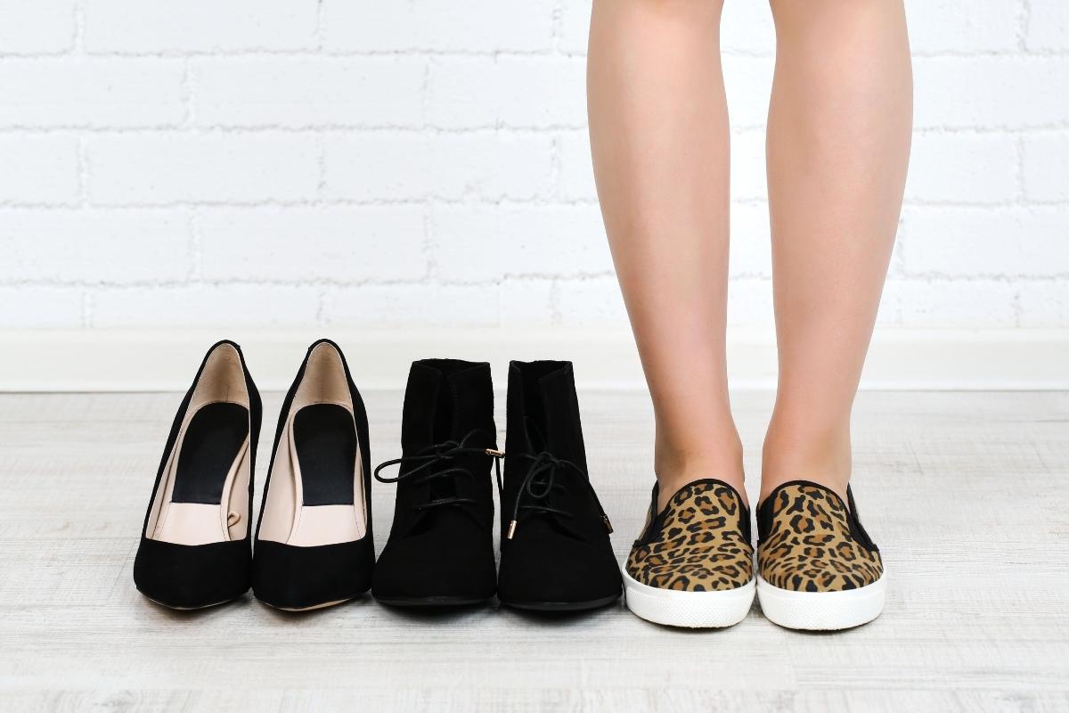 Como limpar e guardar corretamente sapatos femininos? Confira aqui dicas práticas de acordo com o tipo