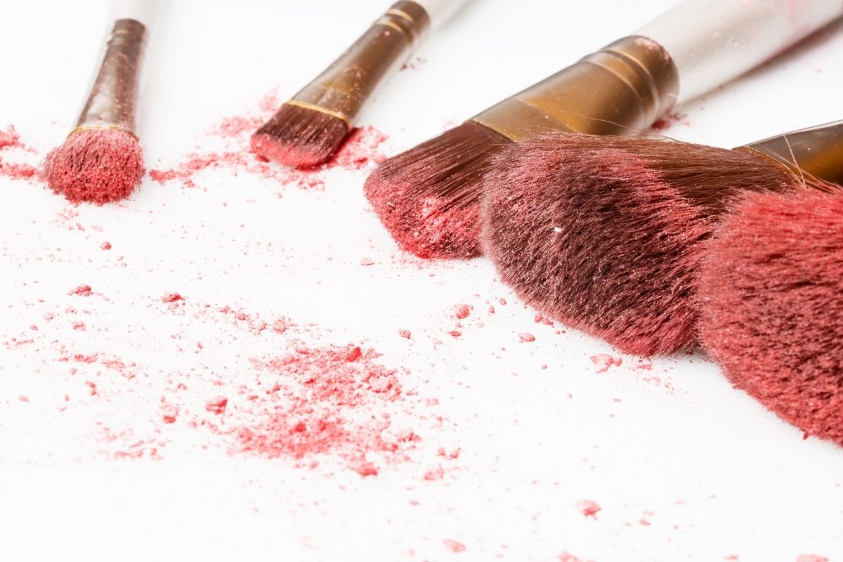 Veja dicas fáceis de como limpar corretamente as esponjas de maquiagem (1)
