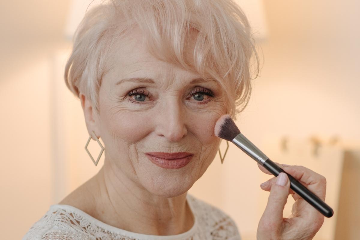 maquiagem para mulheres acima de 50 anos (1)