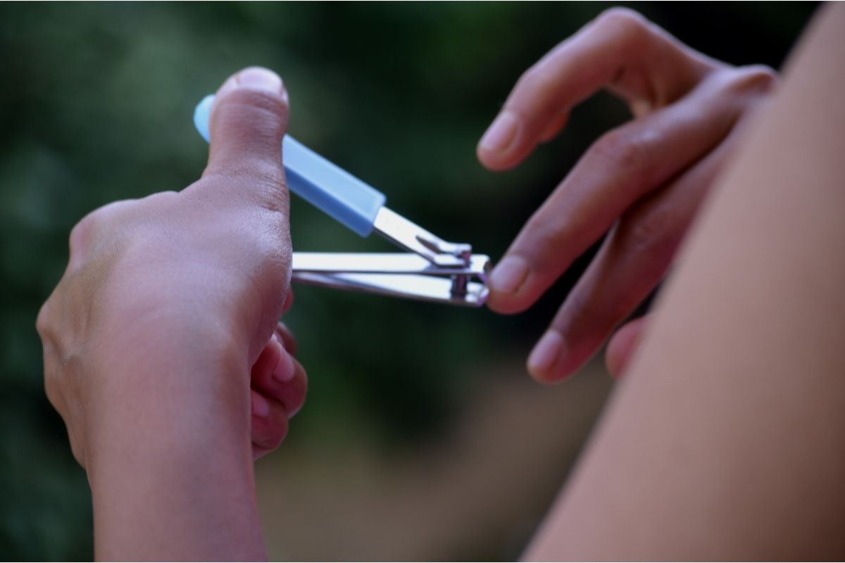 Sabe qual o formato correto de cortar e lixar suas unhas para que cresçam sem lascar ou quebrar? Saiba mais — Foto: Canva pro