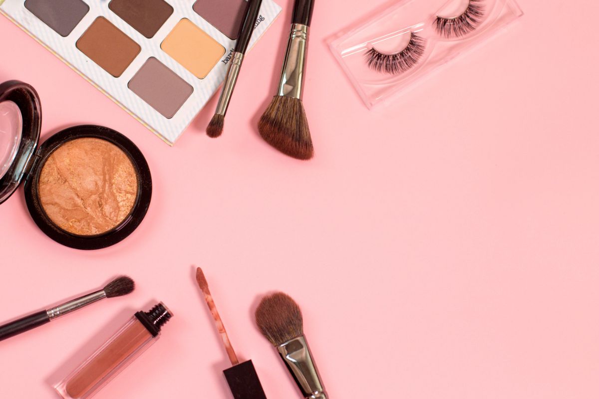 Como saber a cor de blush que devo usar? — Foto: Canva Pró