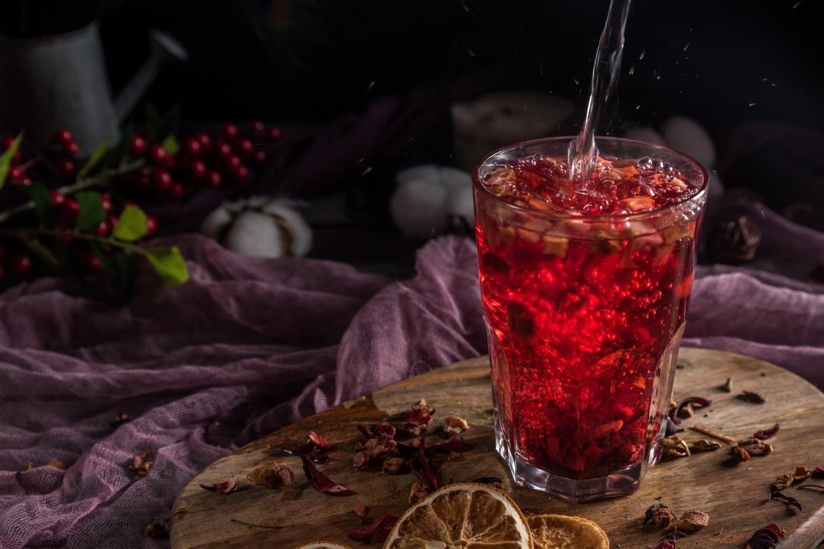 Drink Vermelho: veja como preparar essa bebida mista versátil, sem álcool e deliciosa