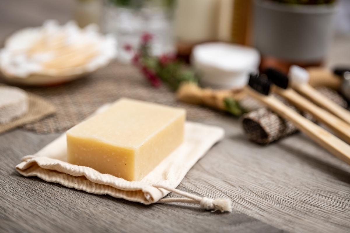 Como fazer sabonete caseiro totalmente vegano para cuidar da pele