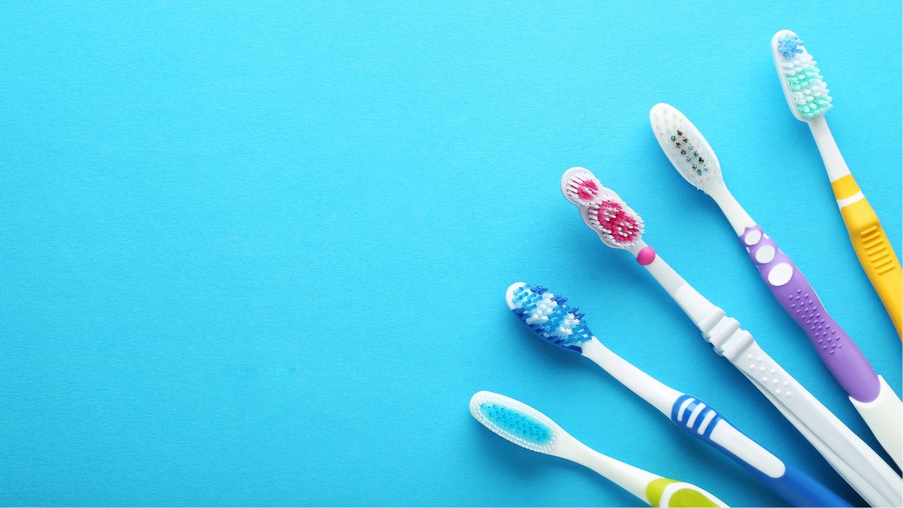 como fazer a limpeza das escovas de dentes