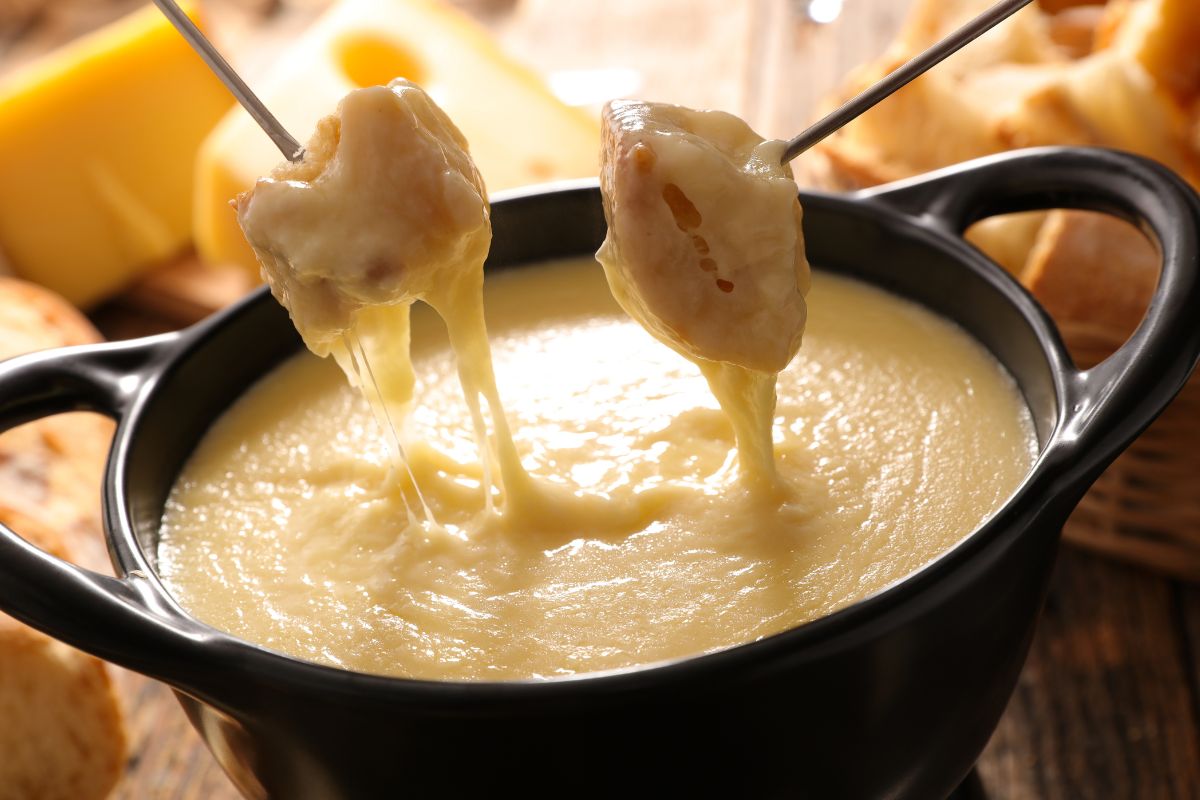 Fazer fondue de queijo