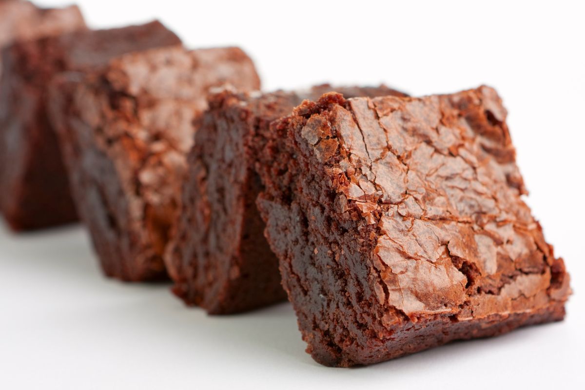 Receita de mini brownie para festa de aniversário: faça você mesmo e arrase! 