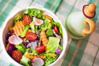 Você sabia que é vantajoso para a saúde ser vegetariano por alguns dias da semana? Confira essas dicas se você está pensando em mudar os hábitos alimentares - Reprodução: Canva