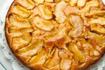 Como fazer bolo de maçã com limão? Super saudável e gostoso! Aprenda como fazer. Foto: Canva