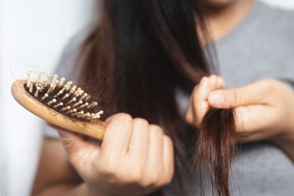 Dicas infalíveis para aprender como acabar com o frizz dos cabelos; confira e resolva o problema - Reprodução: Canva