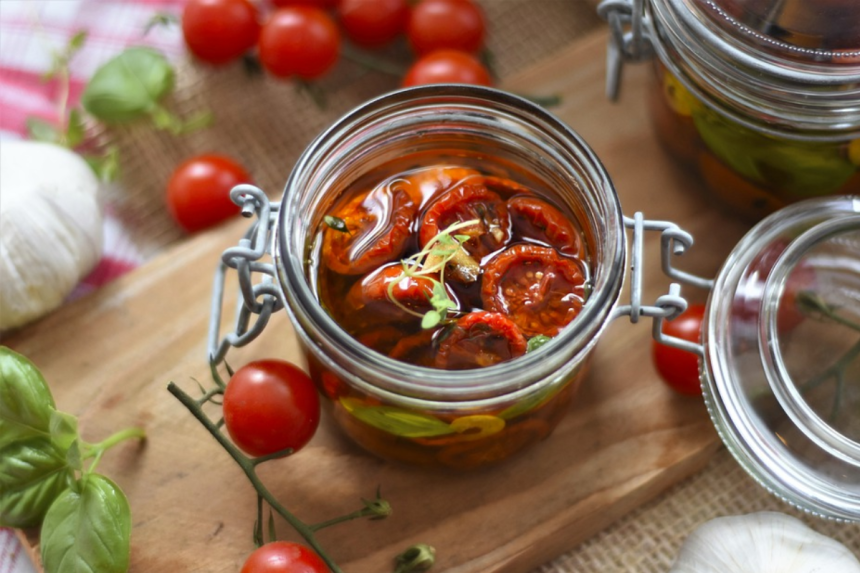 Conheça os benefícios da conserva de tomate para a sua saúde agora mesmo (imagem: pexels)
