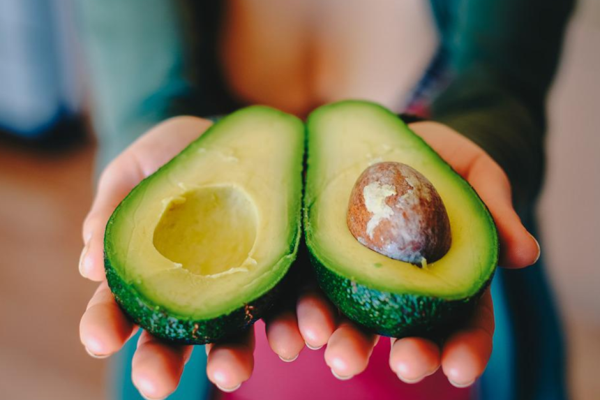 Aprenda o truque para conservar abacate no congelador e pare de perder as suas frutas (imagem: pixabay)