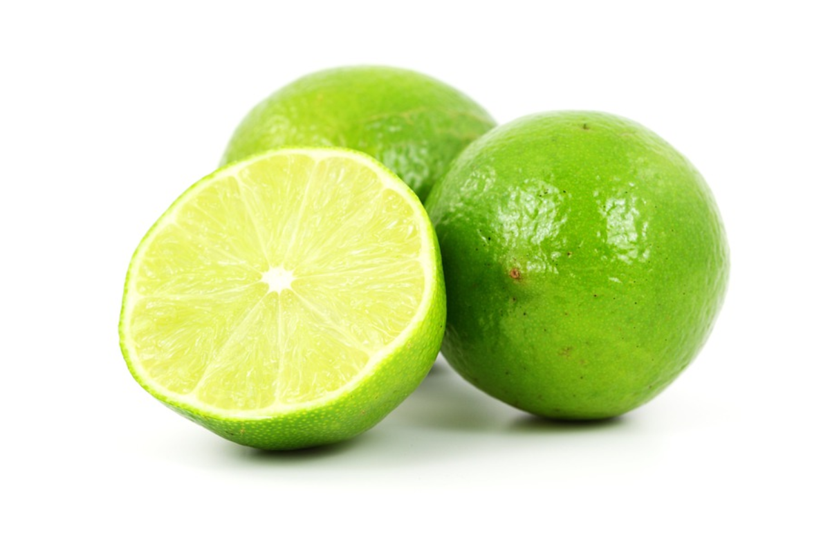 Conheça os benefícios do limão para a saúde e insira essa fruta no seu cotidiano (imagem: pixabay)