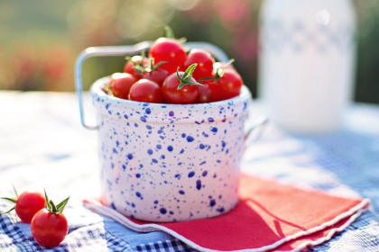 Conheça o tomate-cereja e todos os benefícios desse alimento versátil (imagem: pixabay)