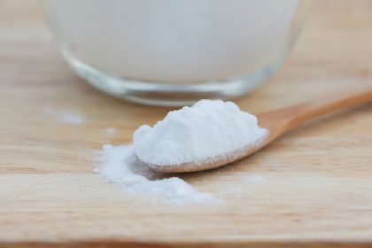 Bicarbonato de sódio: funcionalidades, misturinhas e como utilizá-lo na limpeza (Foto: Canva Pro)