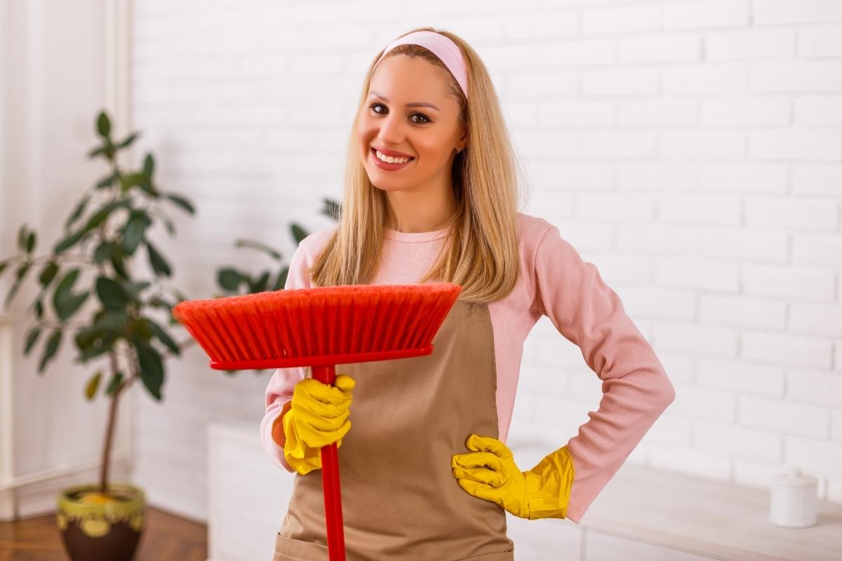 Você sabe como limpar vassoura? Essa é uma prática cotidiana na sua casa? Entenda mais sobre a tarefa doméstica e se surpreenda