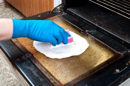 Como limpar a gordura do forno e deixar o equipamento impecável