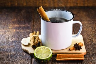 Receita de quentão sem álcool para fazer em casa (Reprodução Canva Pro)