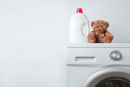 Como lavar bichinho de pelúcia: veja passo a passo para proteger a saúde do seu filho (Foto: Canva Pro)