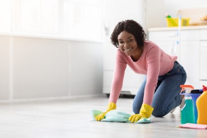 Como lavar pano de chão, veja como conservá-lo durante mais tempo (Foto: Canva Pro)