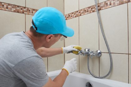 Como limpar limo de banheiro: técnicas eficientes para eliminar resíduos (Foto: Canva Pro)