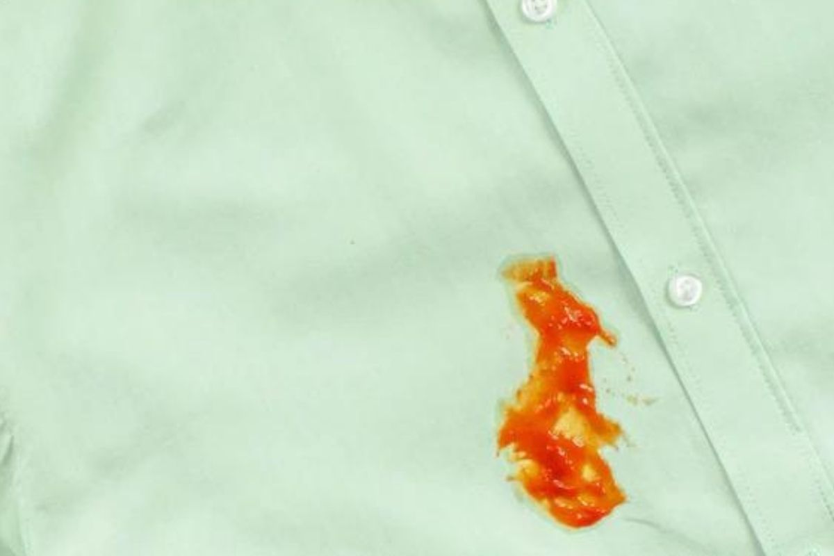 A melhor forma de retirar mancha de ketchup das roupas sem danificar as peças - Foto PixBay