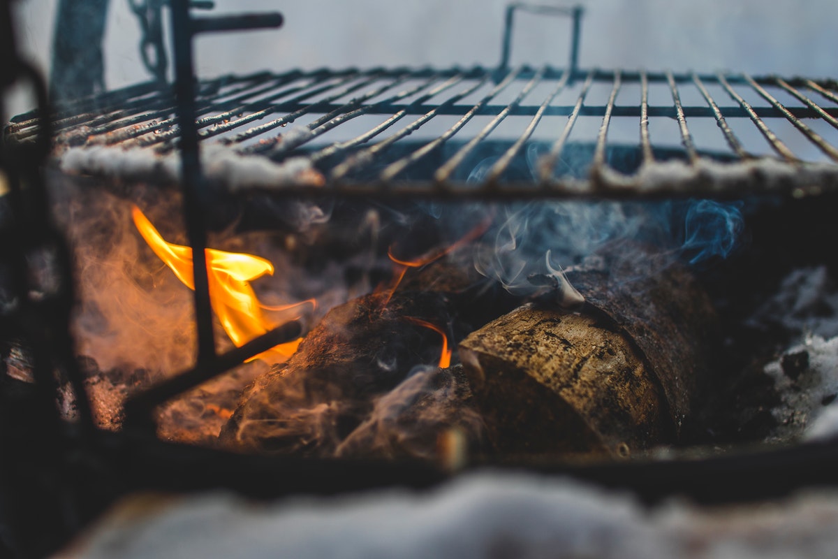 Veja um passo a passo para limpar o grill da maneira correta, sem danificá-lo - Foto: Pexels