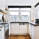 Casa pequena? Confira essas super dicas para otimizar espaço na cozinha - Reprodução: Canva Pro