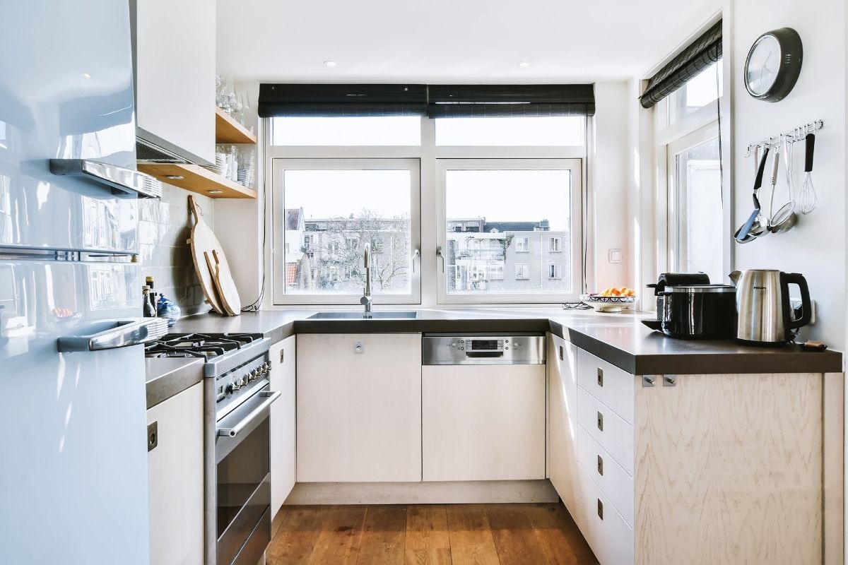 Casa pequena? Confira essas super dicas para otimizar espaço na cozinha - Reprodução: Canva Pro