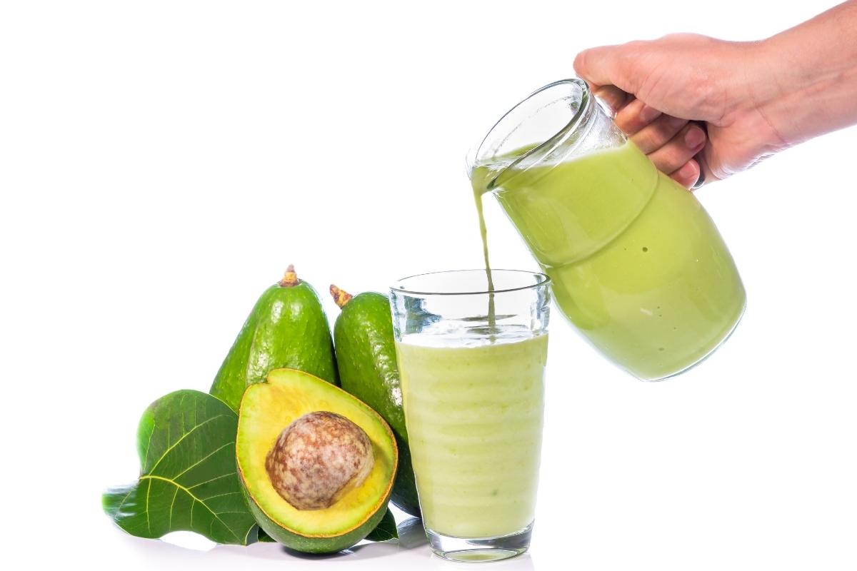 Como fazer vitamina de abacate? Confira o passo a passo e receita bônus! Reprodução: Canva