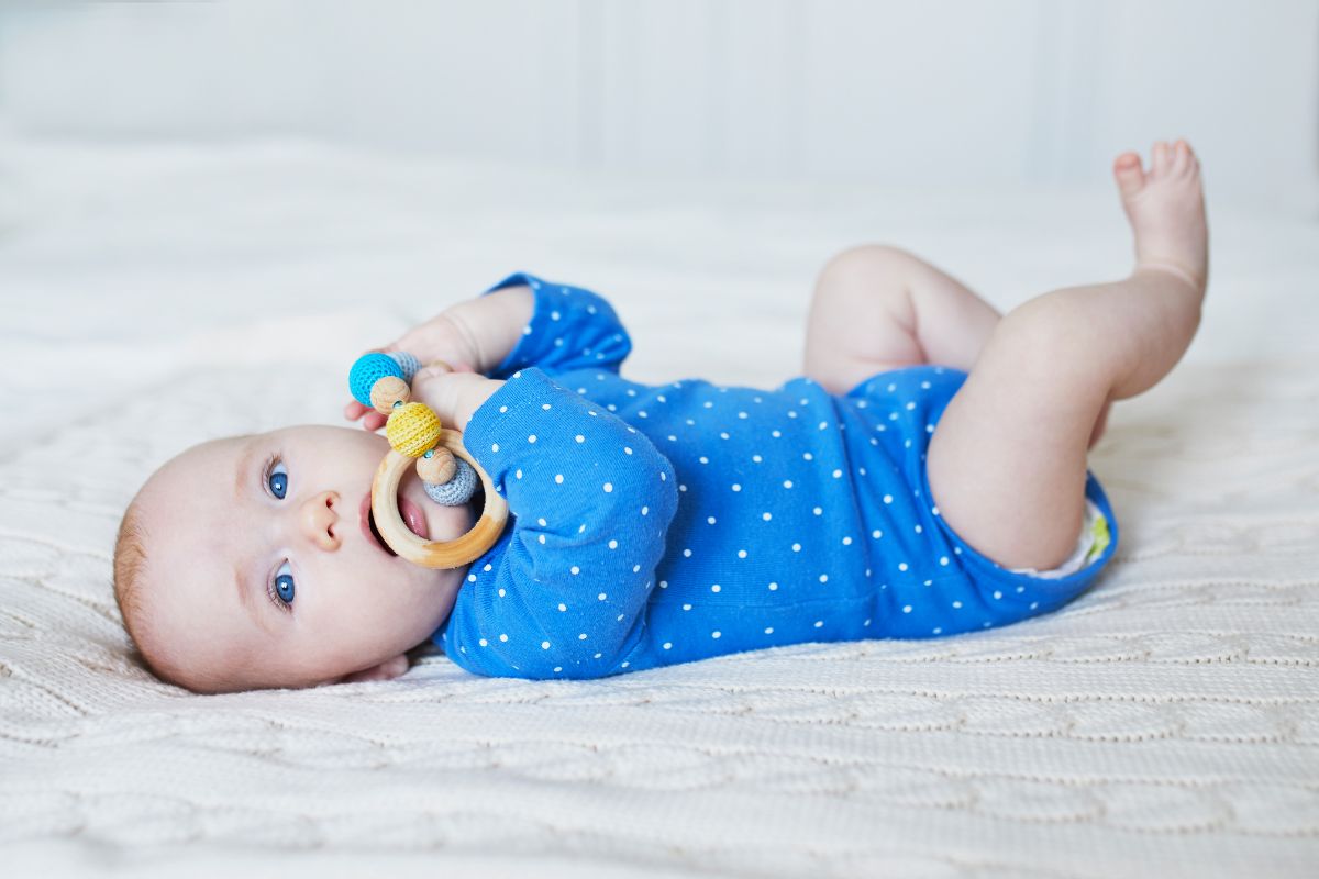 Qual os melhores brinquedos para bebê de 3 meses? Veja agora a lista - Fonte: canva