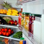 Alimentos que não podem ficar abertos na geladeira; veja 5 deles e descubra a maneira correta de armazená-los