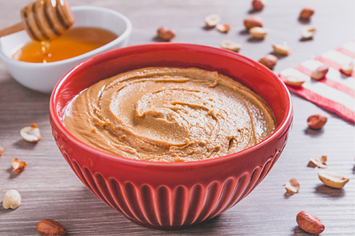 Confira os benefícios e como preparar uma saborosa e nutritiva pasta de amendoim caseira; um passo a passo simples para qualquer um fazer (Imagem: Pexels)