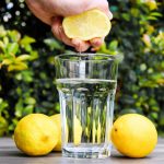 10 Benefícios de beber água com limão em jejum: previne doenças? Confira! - Fonte: Canva