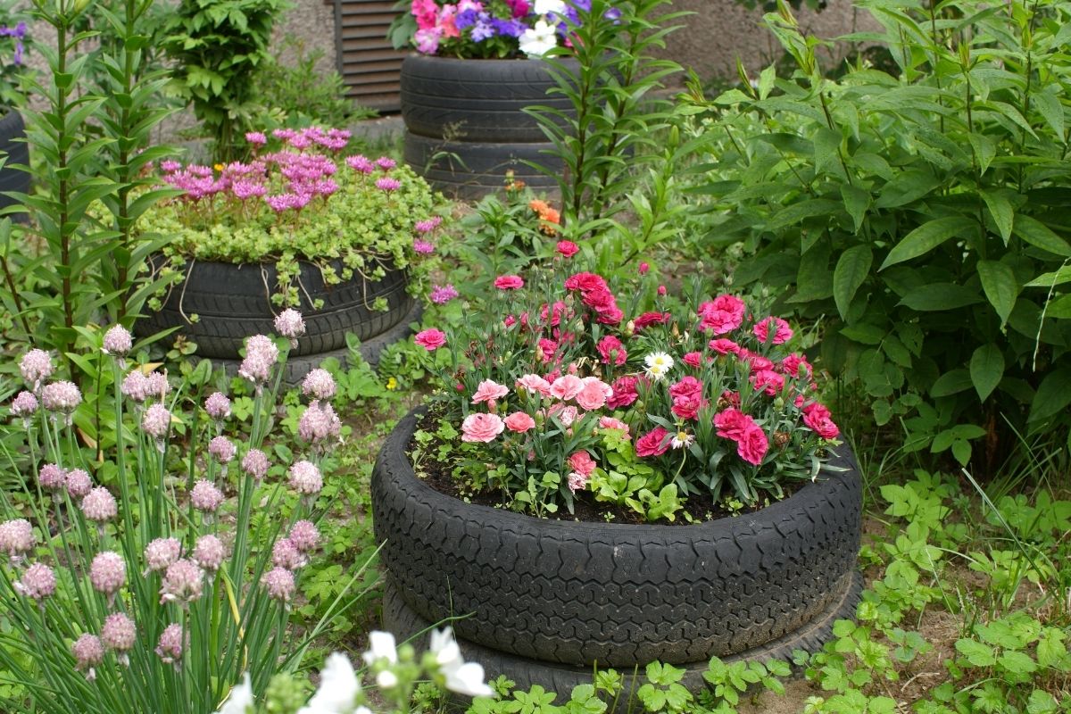 Vamos fazer uma jardineira de pneu? Veja como é fácil, prático e muito lindo - Reprodução: Canva Pro