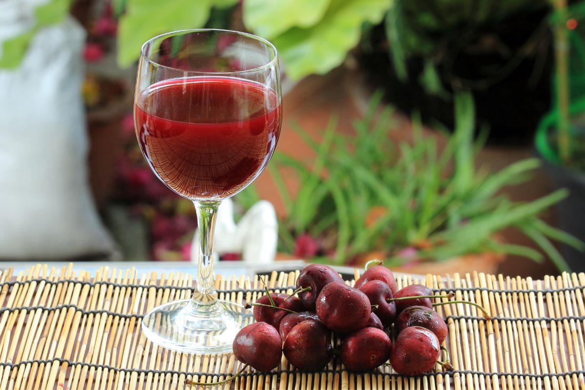 Suco de cereja é bom para artrite e artrose? Descubra seus benefícios! - Fonte: Canva