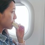 Evite esses alimentos antes de viagem aérea e veja porque você não deveria consumir antes de embarcar - Reprodução Canva