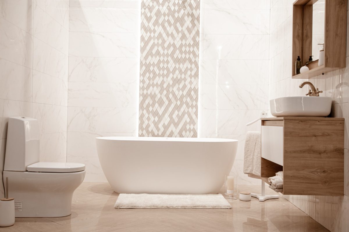 Conheça as vantagens do porcelanato no banheiro: veja 3 motivos para escolher por esse revestimento - Foto: Freepik