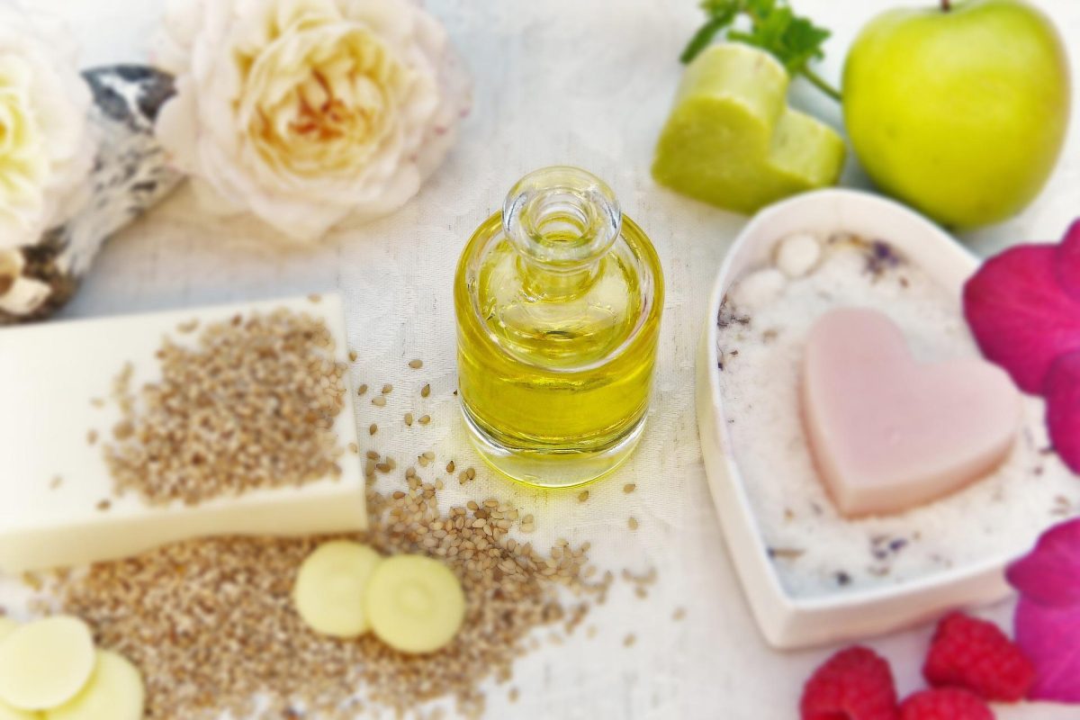Descubra os benefícios do óleo de gergelim para a saúde: confira 4 vantagens (Reprodução: Pixabay)