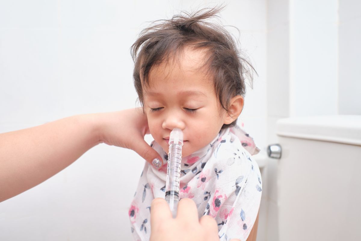 Como fazer lavagem nasal em crianças: aprenda o jeito fácil de fazer isso sem machucar o bebê! - Reprodução Canva