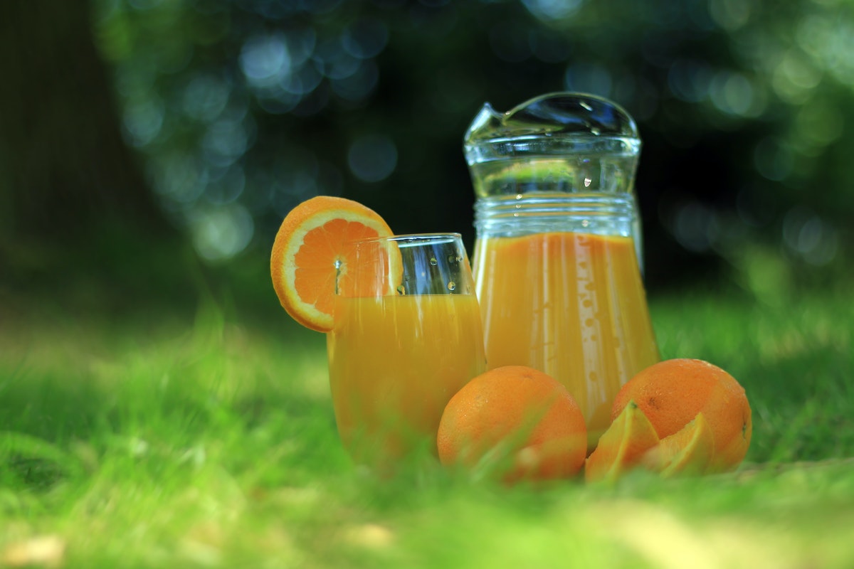 Veja por quanto tempo e como conservar o suco de laranja da maneira correta; confira agora - Foto: Pexels