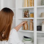 Veja como organizar a despensa de alimentos; deixe-a mais funcional e com mais espaço com essas dicas simples - Foto: Pexels
