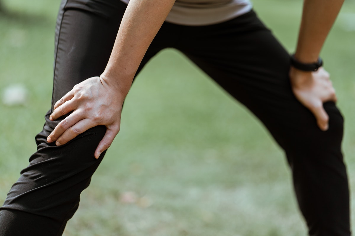 Está com dor no joelho? Veja 3 exercícios simples para fortalecer essa parte do corpo - Foto: Pexels