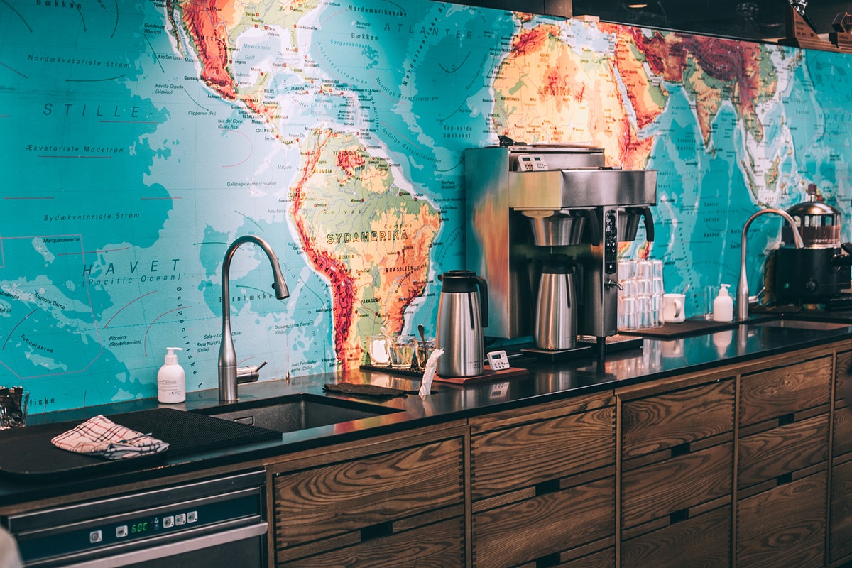 Veja como organizar o cantinho do café: tenha seu espaço para relaxar e refletir no clima de cafeterias - Foto: Pexels