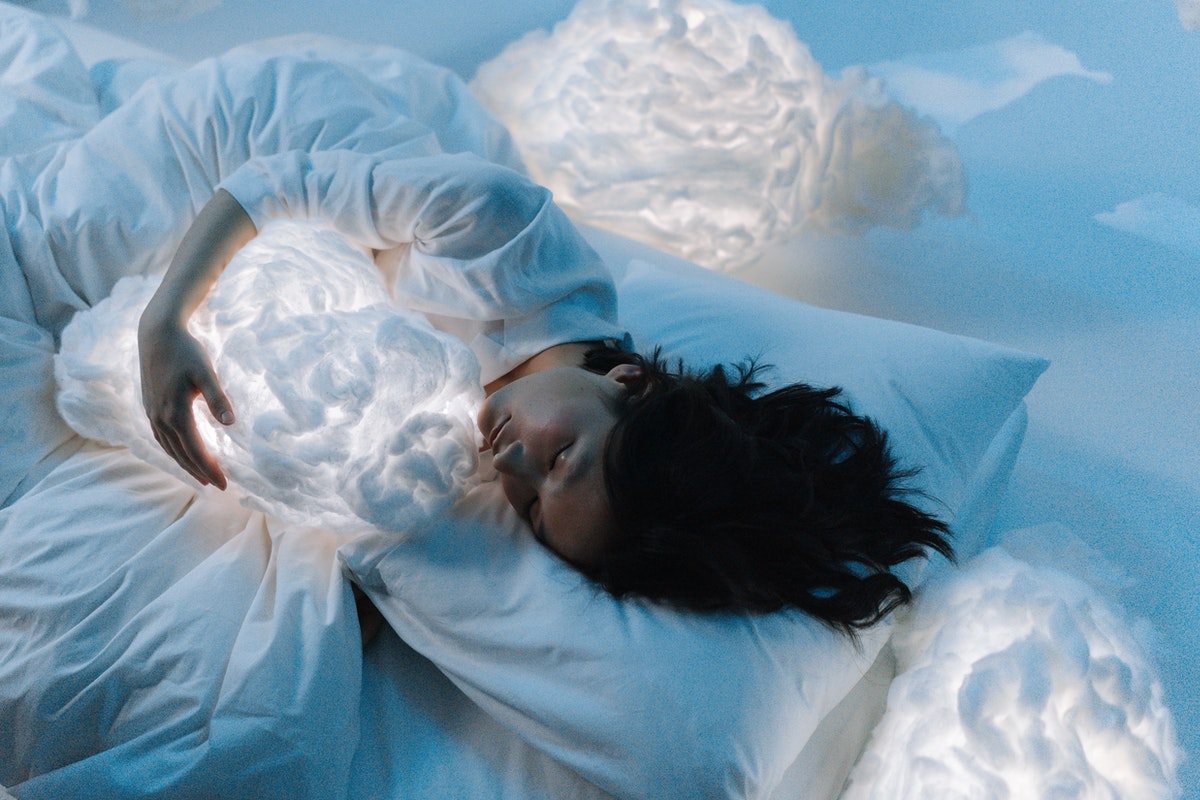 A importância de escolher o travesseiro correto: confira esse guia que vai melhorar as suas noites de sono (Imagem: Pexels)