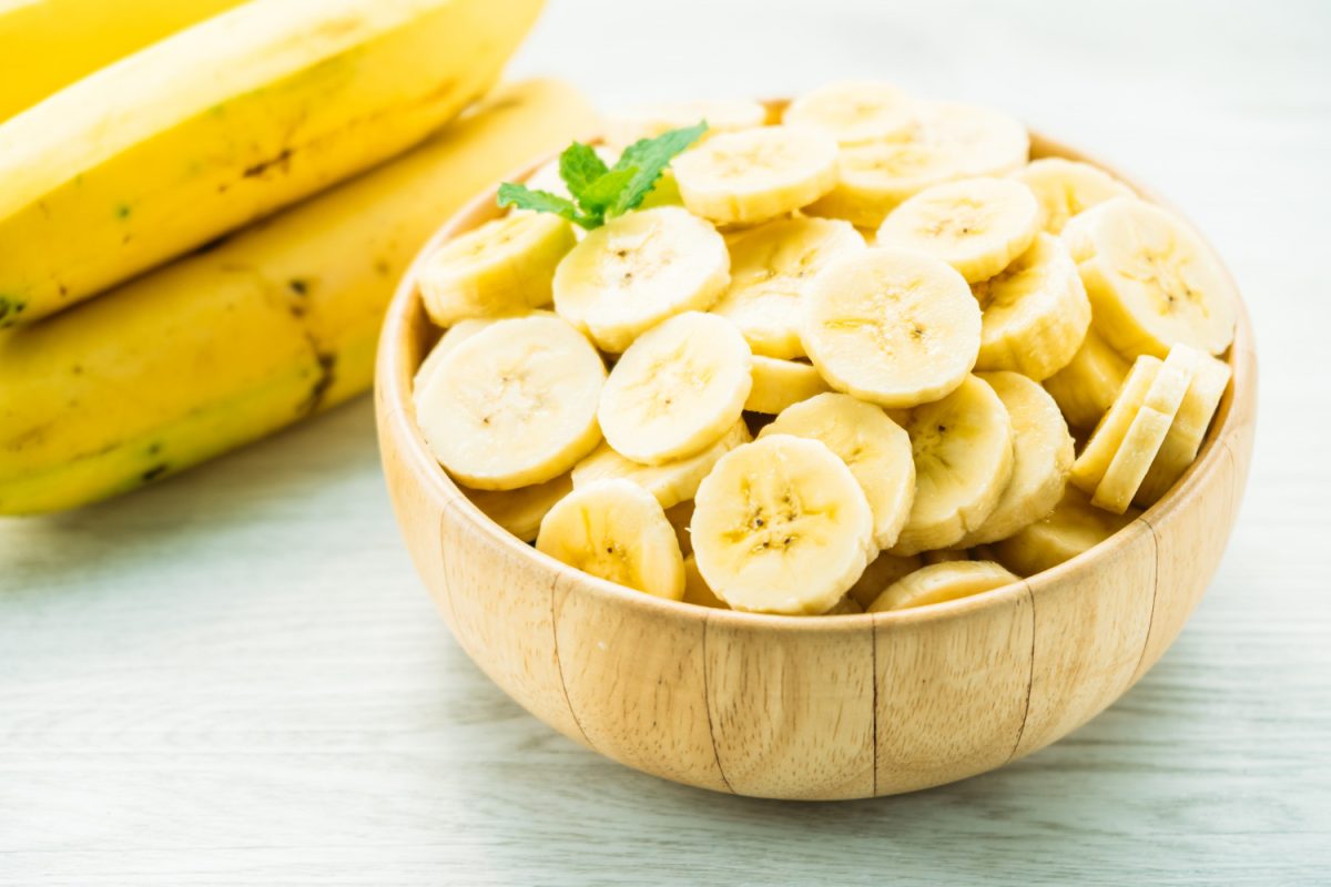 Guardar bananas na geladeira para durar mais é a melhor opção? Confira agora e saiba como ter a fruta madura por mais tempo - Foto: Freepik