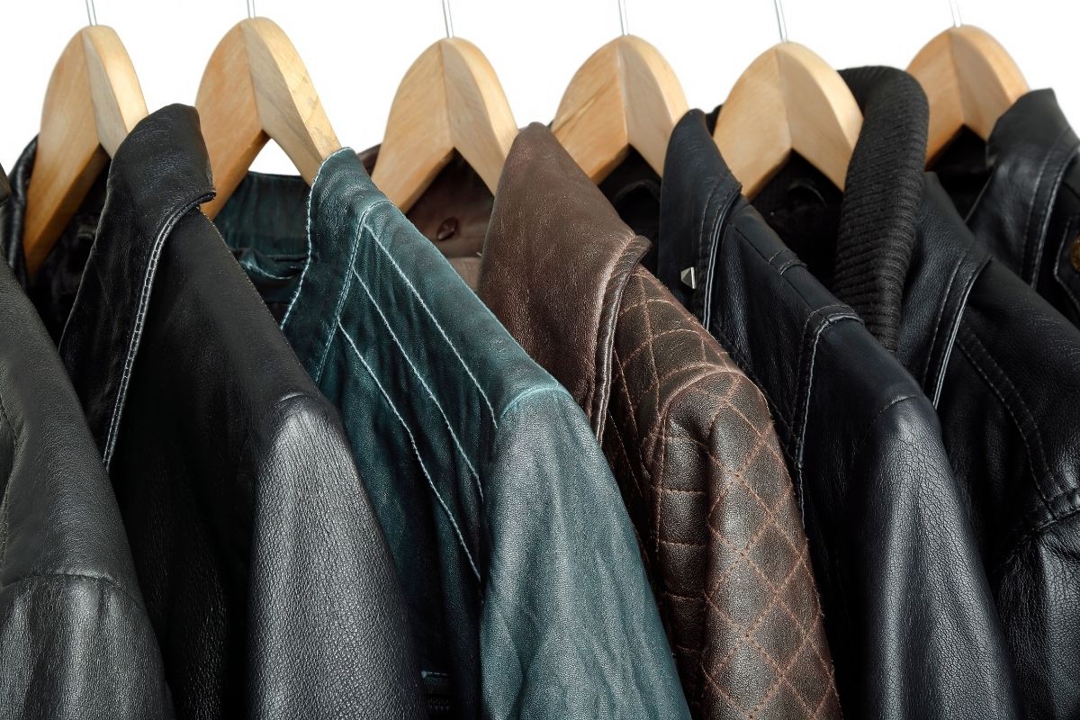 Como lavar jaqueta de couro? Aprenda o jeito certo e aumente a vida útil do couro - Foto: canva.