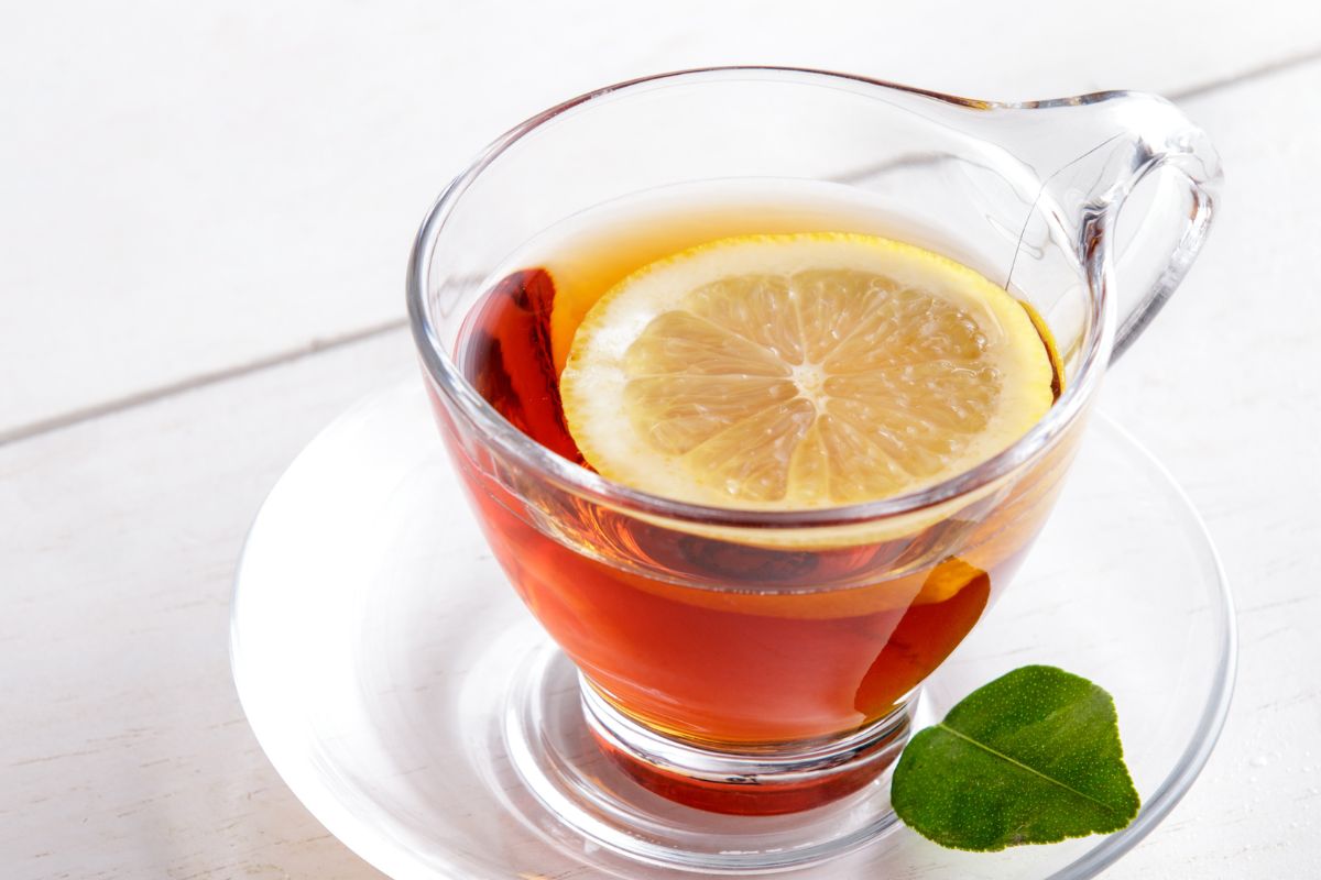 Chá poderoso: misture limão com folha de louro e veja seu incrível benefício! - Foto Canva Pró
