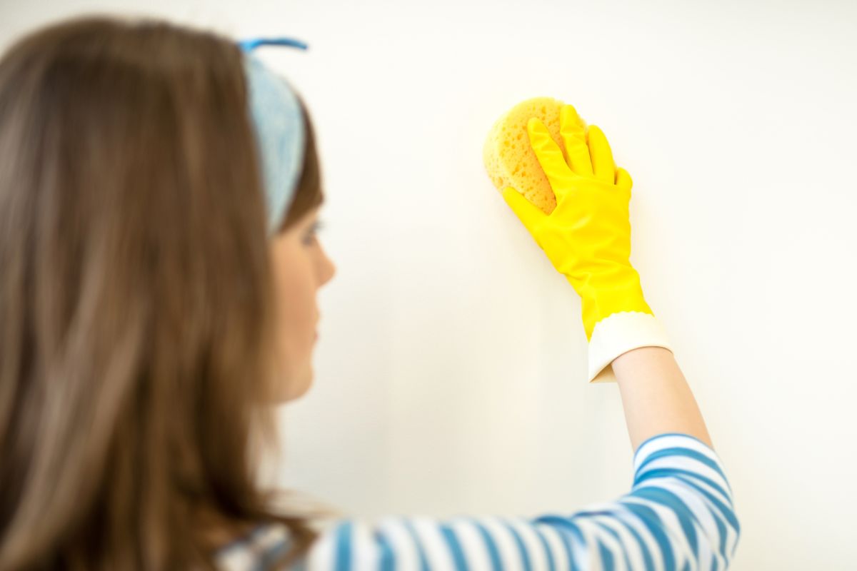 Como limpar a parede branca sem remover a tinta? Veja o jeito certo e mais fácil, confira! - Fonte: Canva